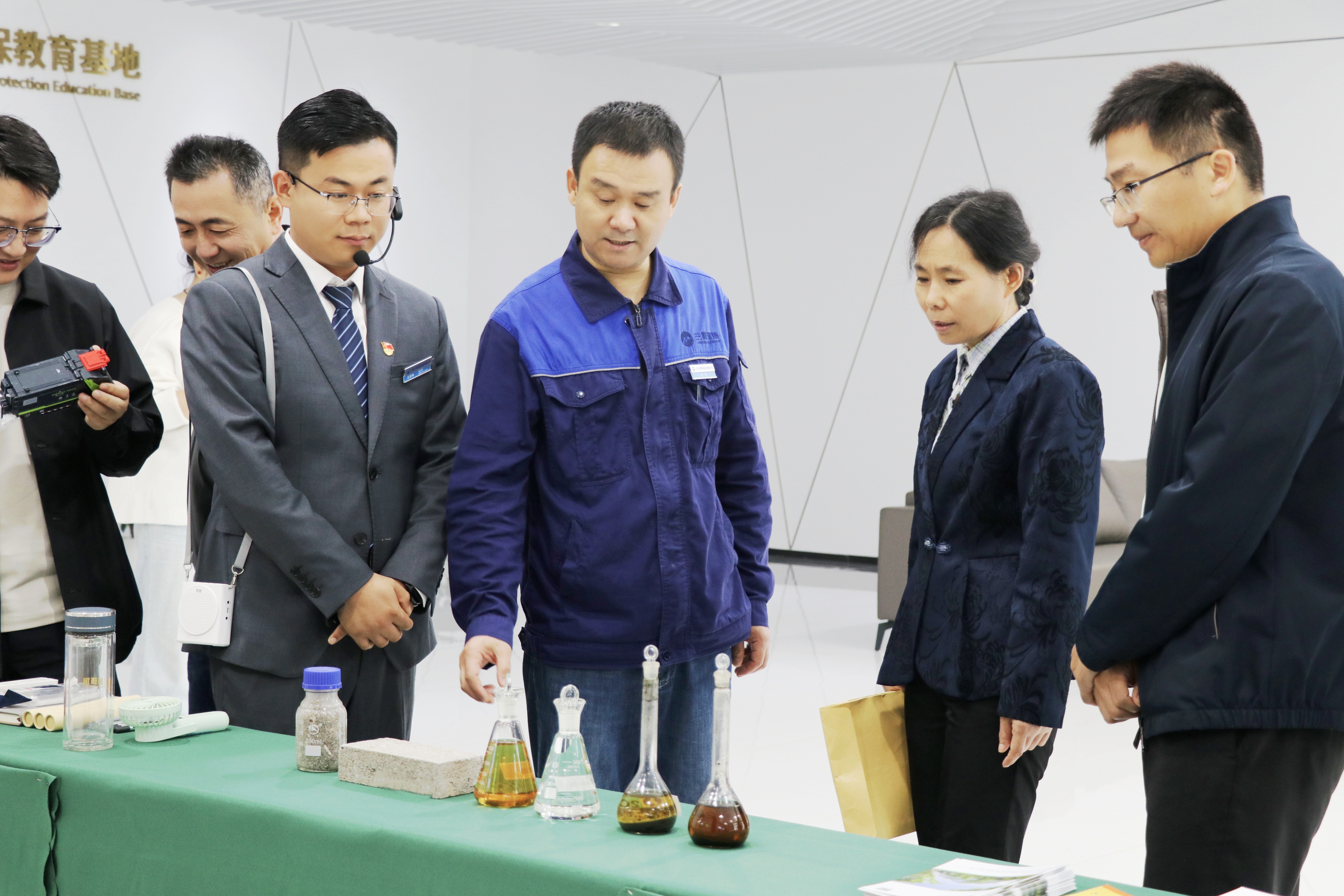 10月17日，安徽省生態(tài)環(huán)境廳調(diào)研六安三峰公司 為環(huán)保教育基地注入新動能.jpg